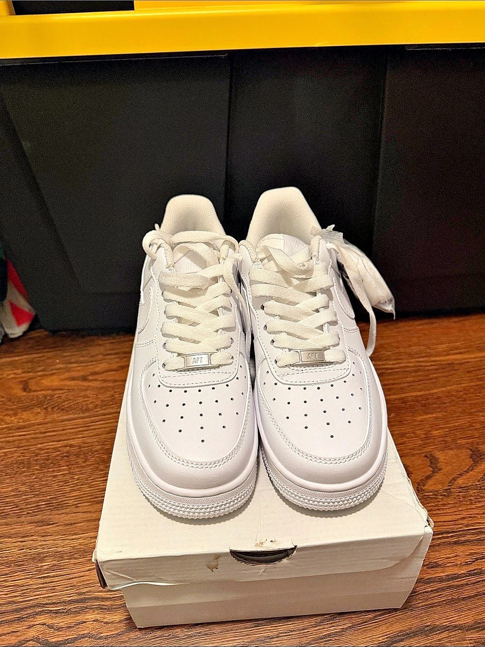 NWT Women’s 7.5 Nike Air Force 1 White Sneakers